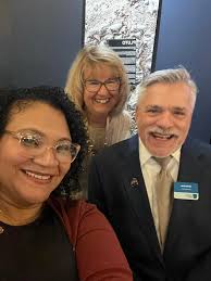 Had so much fun co-hosting an open house at 176 Old Billerica in Bedford  with a long-time colleague and friend @vmcswe!