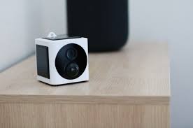 Eyecube La Camera De Securite Solaire A Emporter Partout Avec Soi News Domotiques By Domadoo En 2020 Camera De Securite Domotique Solutions De Stockage