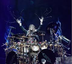 Couldn't hear guitars or vocals clear. Joey Jordison Slipknot I M Not A Drummer But I Wish I Could Play Them Like He Does Slipknot Learn Drums Drums