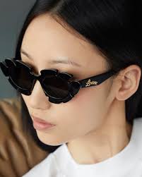 Floral shaped frames for sunny days: Shop the striking Loewe flower frame  sunglasses. #CETTIRE #Loewe