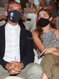 Ο λεωνίδας κουτσόπουλος και η χρύσα μιχαλοπούλου περνούν πολύ καλά μαζί και αν και δεν μιλάνε για τη σχέση τους ιδιαίτερα, ήρθε η στιγμή να το κάνουν και αυτό. H Zwrzet Xrysa Mixalopoyloy Apo Tis Agries Melisses Poy Feretai Na Eklepse Thn Kardia Toy Lewnida Koytsopoyloy H Gynaika Toy Shmera Igynaika