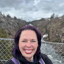 Who is a good baker in Bridge City for a September cake?