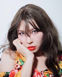 泫雅Flower Shower 落泪仿妆” 💧💐 · 弟弟最满意的一张他说很有feel😌 📸 by @jsliau__ ·  有人发现衣服一样吗？🤭🤭 #joyeemakeup #hyunaflowershowermakeup #makeup #makeuplover  #beauty #bbloger #beautybloggermalaysia @ Malaysia