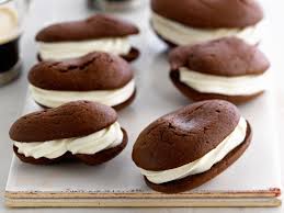 Decouvrez La Recette Whoopies Au Mascarpone Et Chocolat Sur Cuisineactuelle Fr Recette Recette Mascarpone Gateau Facile Et Original