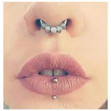 90 Ideas To Embellish Your Lips With Labret Piercings Liked On Polyvore Featuring Beauty Products Makeup And Lip Makeu Piercings Cute Piercings Lip Piercing
