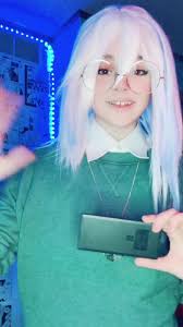 ayo. this mans is 6'2” almost everyone is at perfect head pat height f...