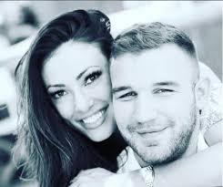 PREMINUO DEČKO RIJALITI ZVEZDE KOJA JE IZVRŠILA SAMOUBISTVO: Tragičan kraj  velike ljubavi! (FOTO)