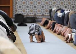 Baru solat anak duduk depan menangis 3 tip ini membantu ibu ayah solat dengan tenang pa ma. Kedudukan Saf Kanak Kanak Dalam Solat Jemaah Ini Penjelasan Mufti Sentiasa Panas