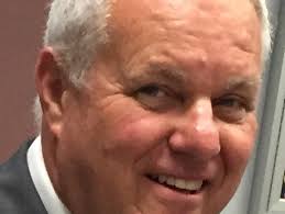 Emails reveal maneuverings around director's job