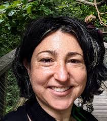 Linda Sack's Instagram, Twitter & Facebook