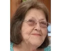 Linda Vick's Instagram, Twitter & Facebook