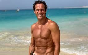 Já nasceu o segundo filho de josé carlos pereira foto. Jose Carlos Pereira Ator E Medico Sofre Acidente No Mar E Acaba Socorrido Nova Gente