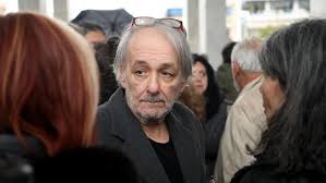 Ο αγαπημένος ανδρέας μικρούτσικος ερμηνεύει κουτσουράκι και χαμένο νησί, ζωντανά στην σκηνή του j2us ενώ τηλεφωνικά του κάνει έκπληξη η σοφία βόσσου. 3ana Mazi Mikroytsikos Bossoy Katw Apo Thn Idia Stegh People Amp Style Eidhseis