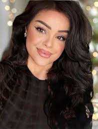 Kelli Finn's Instagram, Twitter & Facebook