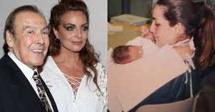 Ακόμη ένα πρόσωπο με πολιτική καταγωγή από το χώρο του πασοκ επιστρατεύει η κυβέρνηση μητσοτάκη. Antzela Gkerekoy H Korh Ths Pozarei Me Forema Poy Foroyse Ekeinh Sthn Efhbeia Ths Kai Sygkinei Th Mama Ths