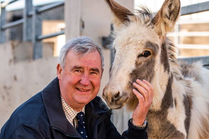 Peter Wright made Donkey Sanctuary ambassador after helping vet save a life - The Mirror