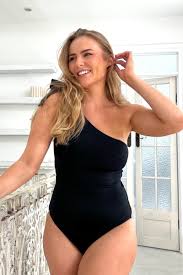 Classic One Shoulder BLACK – UNE PIECE