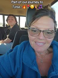 Enjoying the time with my family !! 🤍🤍🤍 #carkaraoke #rockout  #keithwhitley #cantgowrong #takealisten #dontcloseyoureyes #diditthebest  #country #classic #🎵