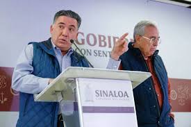 Senador Enrique Inzunza acudió a declarar ante la FGR en Culiacán; se presenta como abogado de sí mismo