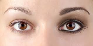 make up tips to make your eyes look bigger