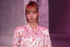 Here is the summary of blackpink lisa instagram photo, video and insta story update. Blackpink S Lisa Now Most Followed Female K Pop Star On Instagram