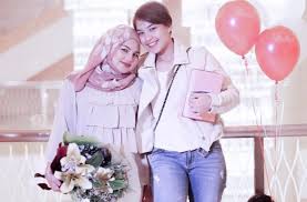 Sila klik untuk menonton video penuh. Mirip Izara Aishah Ibu Janna Nick Jadi Perhatian