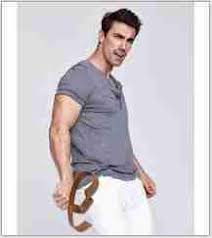 With his role as ferhat in the black and white love series, ibrahim ã?elikkol has become one of the favorite actors of the albanian public, and especially his love story with asll has attracted the attention of the viewers. Ibrahim Celikkol Measurements Height Weight Latest Update 2021