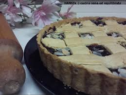 Utilizzata spesso in sostituzione della farina di grano per ricette senza glutine, la farina di riso è un elemento molto versatile in cucina sia per ottenere torte e biscotti dal sapore delicato che non necessitino di lunghe lievitazioni, come la torta con farina di riso o il pan di spagna con farina di riso, sia per impanare gli ingredienti: Crostata Con Farina Di Riso E Mandorle Senza Glutine Hansik