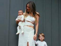 Beautiful model and adventurous travel blogger sarah kohan was born in sydney, new south wales australia on the 6th of march 1994, so her nationality is australian, however with over 1.3 million fans on instagram, sarah is currently taking a break from her travels as she is pregnant with her first child. After Two Years Of Marriage Chicharito Hernandez And Sarah Kohan Would Have Ended Their Relationship Archyde