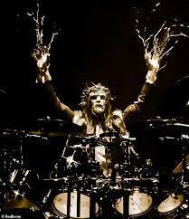 May 20, 2021 · the band was founded in des moines, iowa in 1995 with members shawn crahan, joey jordison, and paul gray. Yf Vohsq6fhonm