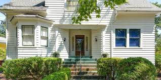 You Can Rent Bella Swan S House From Twilight Just In Time For The Movie S 10th Anniversary Twilight House Beautiful Homes Porch Makeover