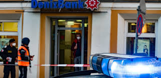 Vorherig banküberfall mit bombendrohung in linz. Bankraub In Linz Update Fahndungsfotos Zeigen Mutmasslichen Bankrauber Linz