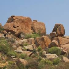 تفسير حلم رؤية الصخرة والحجر والحجار في المنام لابن سيرين Rock