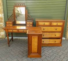 1,450 lb f (6,450 n) Victorian Walnut And Birdseye Maple Bedroom Trio Wessex Beds