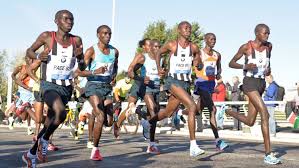 Volgens de organisatie heeft het uitstellen van de de marathon van tokio ging dit jaar met een sterk gereduceerd deelnemersveld door. Olympia 2020 Marathon Fur Fruhaufsteher Archiv