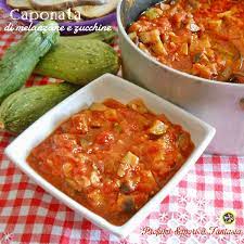 La caponata di zucchine è un ottimo e saporito contorno, ma è anche l'ideale per arricchire deliziose bruschette che in estate non possono proprio mancare! Caponata Con Melanzane E Zucchine Ricetta