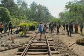 Lalu untuk tarif retribusi parkir kendaraan roda dua adalah 2k. Napak Tilas Rel Mati Stasiun Bedono Hingga Candi Umbul Halaman All Kompas Com