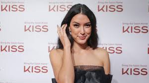 Model rebecca mir zeigt, wie man mit stil. Video Rebecca Mir So Sexy Setzt Sie Ihren Babybauch In Szene Brigitte De