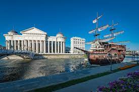 Its always a surprise to stay on a tiny ship in the middle of a city. Skopje Mazedonien Foto Bild Europe Balkans Macedonia Bilder Auf Fotocommunity