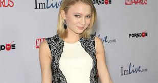 米女優の変死、ポルノ業界の「病巣」と薬物依存 (2021年8月10日) - エキサイトニュース