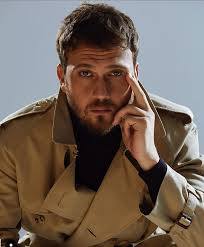 He is best known for his performances in the television series oyle bir gecer zaman ki (english: Aras Bulut Iynemli Net Worth Biography Wife Age Height Family Girlfriend Celebnetworth Net