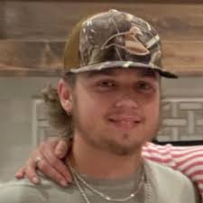 What is a good time to make reservations for watching the parade at Bimini  Road?