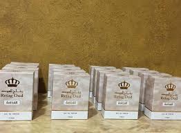 عطر الفخامه من العطور المميزه بريحة دهن العود مع المسك وتتميز بالثبات وقوة فوحانه سعر الغرشه 340 درهم يوجد توصيل لجميع مناطق الدوله للاستفسار 00971509044909