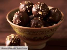 Recette Les Meilleures Truffes Du Monde Ingredients 6 Personnes 450 G De Chocolat Noir A 70 De Cacao 150 G De Creme Recette Recette Repas Noel Dessert