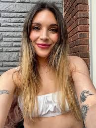 Robyn Fredericks's Instagram, Twitter & Facebook