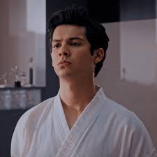Johnny plans to form a new karate dojo but struggles to come up with a cool name. Cobra Kai Edits On Twitter Icons Miguel Diaz Rt Fav Se Salvar Cobra Kai Never Dies