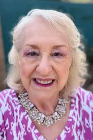 This Hollywood icon had to undergo facial reconstruction after surviving a  devastating 22-foot fall 😲 Now 83, she remains a 'timeless beauty,' with  fans calling her a 'national treasure' 😍 Photos of