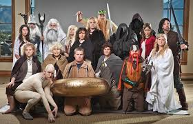 Seit mehr als 60 jahren reisen menschen überall auf der welt in ihrer fantasie kein wunder also, dass herr der ringe kostüme ohne ein arwen kostüm einfach undenkbar wäre. Clever Group Gruppen Halloween Gruppen Halloween Kostume Coole Halloween Kostume