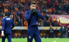 Berke ve barış'a fenerbahçe ailesine hoş geldiniz diyor, nice başarılar, zaferler ve şampiyonluklarla dolu yıllar diliyoruz. denildi. Berke Ozer Icin Yeni Oblak Yeni Courtois Olacak