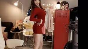 Perceraian masih dalam proses, nindy ayunda unggah foto seksi pakai rok mini yang jadi sorotan. Cewek Cantik Joget Sexy Pakai Rok Mini Baju Merah Hot Youtube